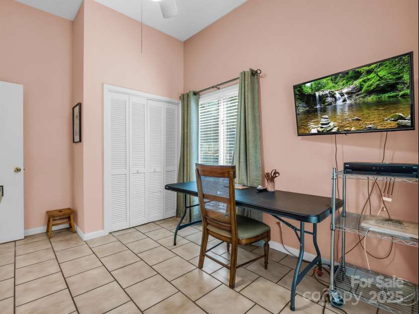 828 Foster Hill Drive, Hendersonville, NC 28739.  MLS# CAR4271476, YatesRealty ID 22307. 