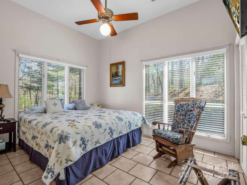 828 Foster Hill Drive, Hendersonville, NC 28739.  MLS# CAR4271476, YatesRealty ID 22307. 