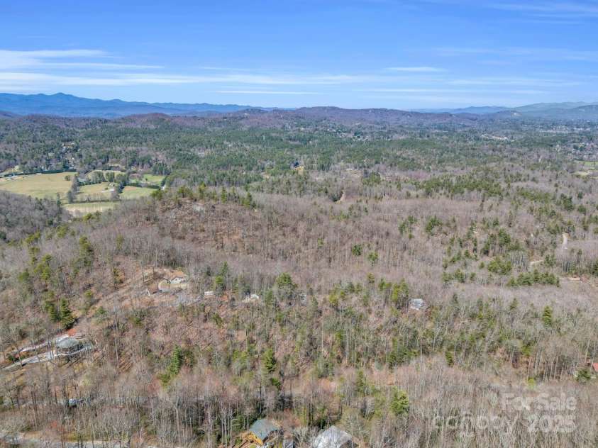 828 Foster Hill Drive, Hendersonville, NC 28739.  MLS# CAR4271476, YatesRealty ID 22307. 