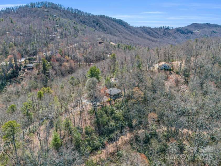 828 Foster Hill Drive, Hendersonville, NC 28739.  MLS# CAR4271476, YatesRealty ID 22307. 