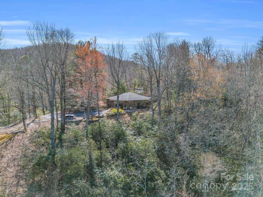 828 Foster Hill Drive, Hendersonville, NC 28739.  MLS# CAR4271476, YatesRealty ID 22307. 