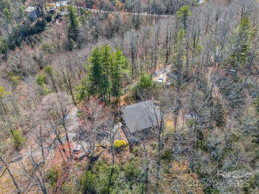 828 Foster Hill Drive, Hendersonville, NC 28739.  MLS# CAR4271476, YatesRealty ID 22307. 