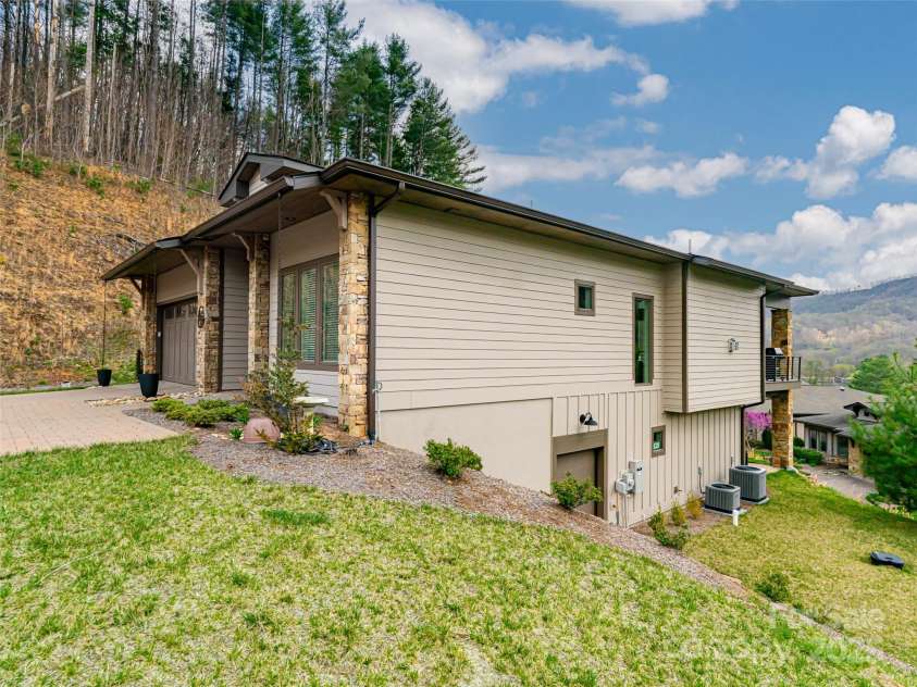 173 Southpoint Ridge, Maggie Valley, NC 28751.  MLS# CAR4254266, YatesRealty ID 22308. 
