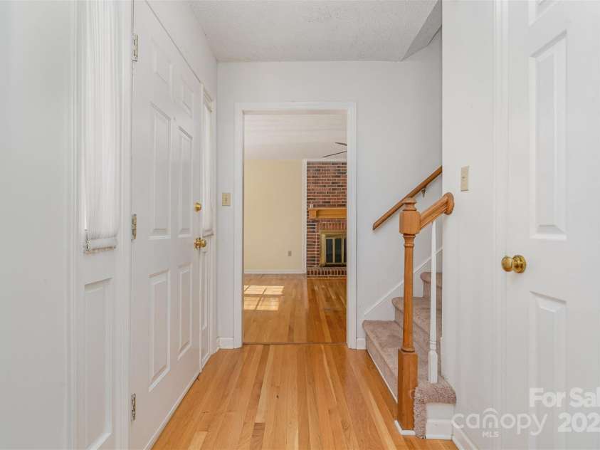 9701 Kent Village Drive, Charlotte, NC 28269.  MLS# CAR4271498, YatesRealty ID 22309. 