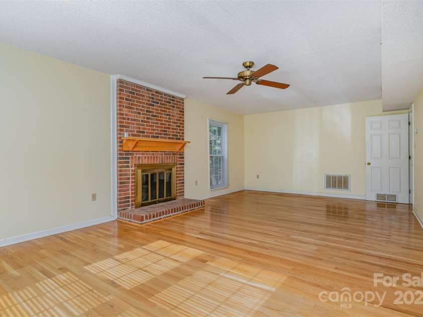 9701 Kent Village Drive, Charlotte, NC 28269.  MLS# CAR4271498, YatesRealty ID 22309. 