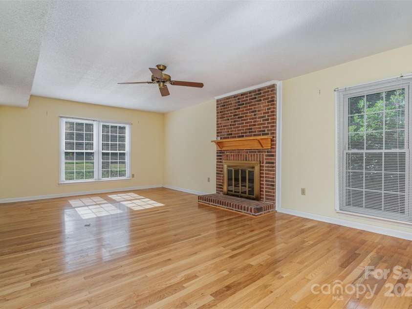9701 Kent Village Drive, Charlotte, NC 28269.  MLS# CAR4271498, YatesRealty ID 22309. 
