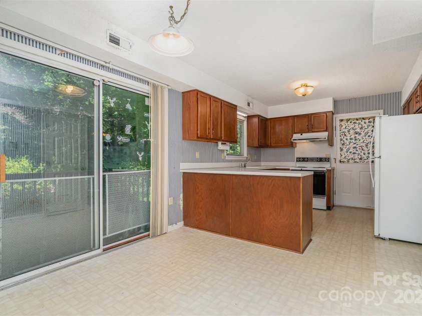 9701 Kent Village Drive, Charlotte, NC 28269.  MLS# CAR4271498, YatesRealty ID 22309. 