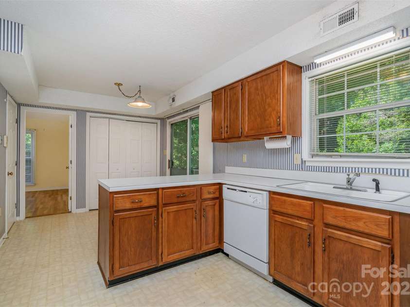 9701 Kent Village Drive, Charlotte, NC 28269.  MLS# CAR4271498, YatesRealty ID 22309. 