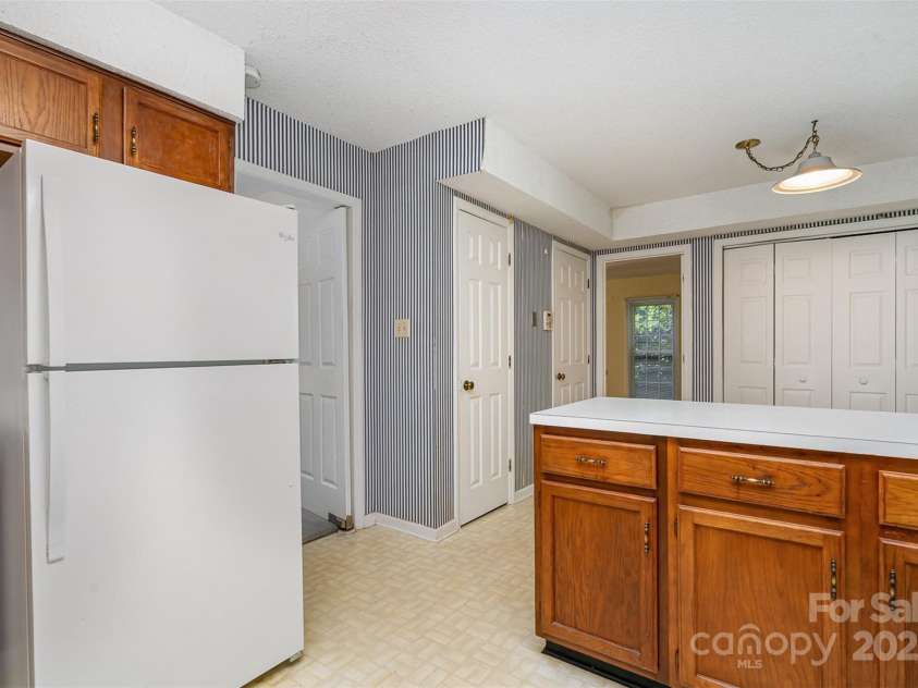 9701 Kent Village Drive, Charlotte, NC 28269.  MLS# CAR4271498, YatesRealty ID 22309. 