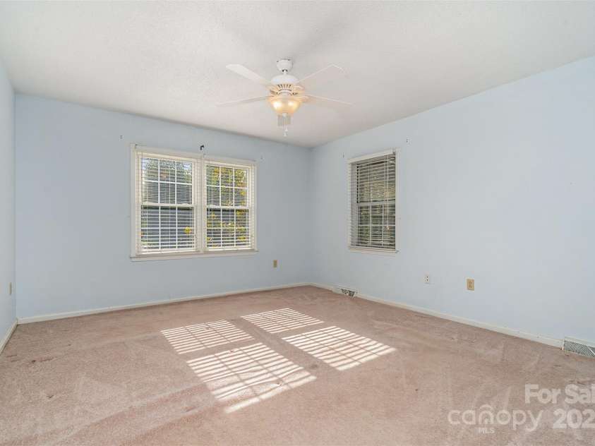 9701 Kent Village Drive, Charlotte, NC 28269.  MLS# CAR4271498, YatesRealty ID 22309. 