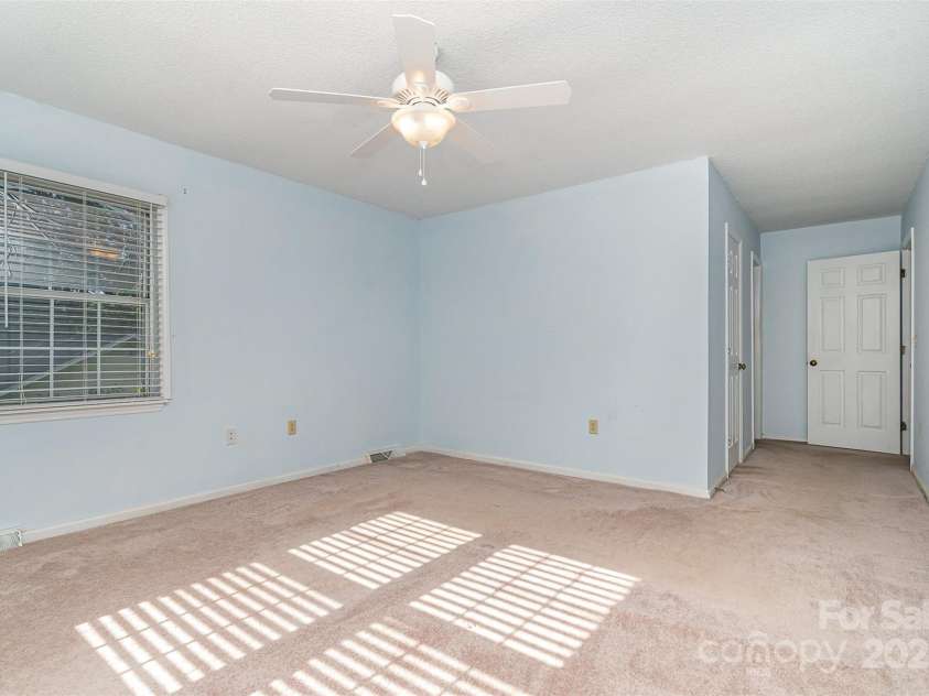 9701 Kent Village Drive, Charlotte, NC 28269.  MLS# CAR4271498, YatesRealty ID 22309. 