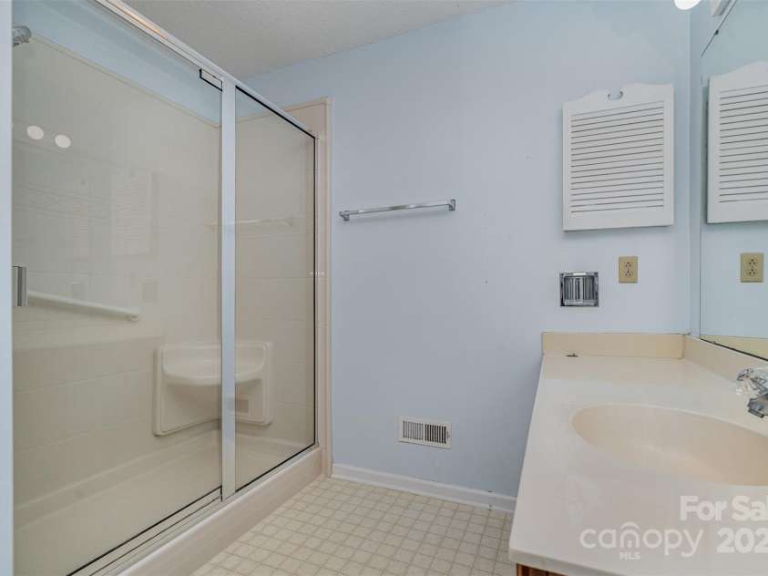 9701 Kent Village Drive, Charlotte, NC 28269.  MLS# CAR4271498, YatesRealty ID 22309. 