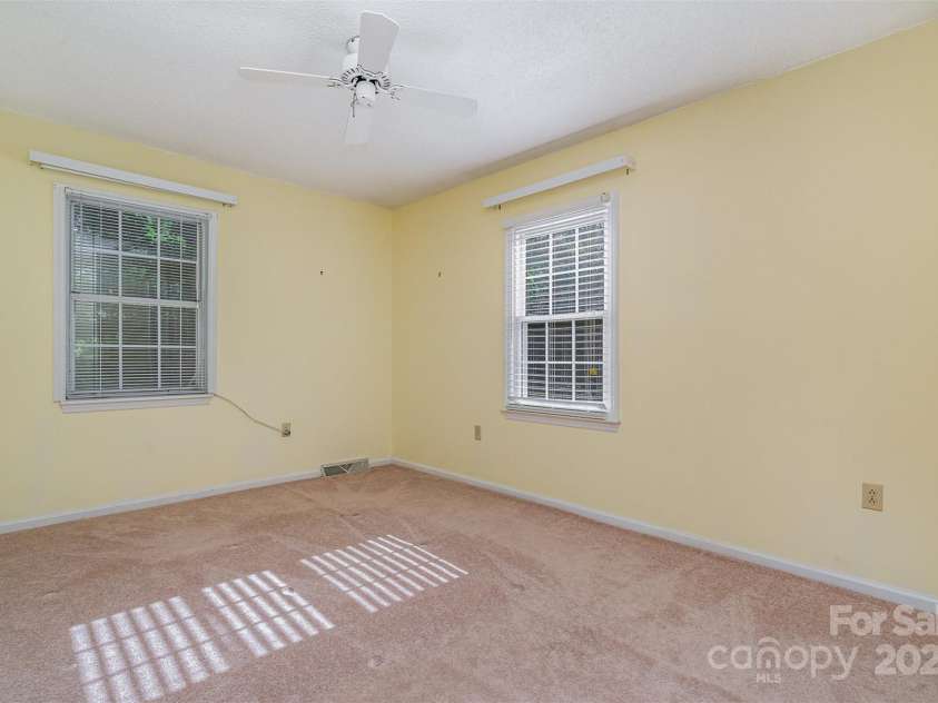 9701 Kent Village Drive, Charlotte, NC 28269.  MLS# CAR4271498, YatesRealty ID 22309. 