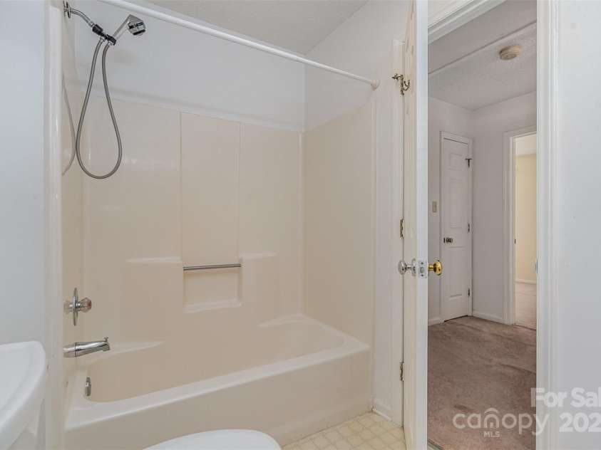 9701 Kent Village Drive, Charlotte, NC 28269.  MLS# CAR4271498, YatesRealty ID 22309. 