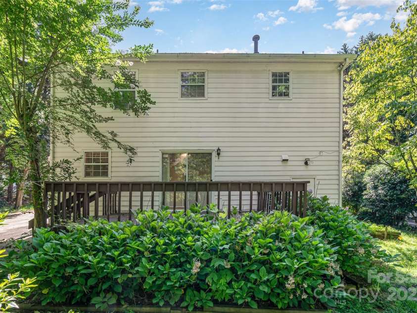 9701 Kent Village Drive, Charlotte, NC 28269.  MLS# CAR4271498, YatesRealty ID 22309. 