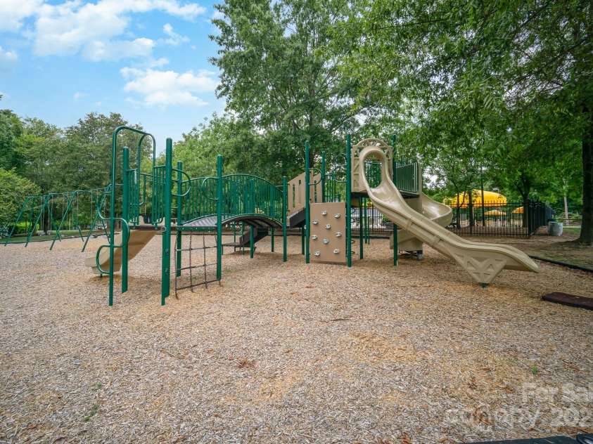 9701 Kent Village Drive, Charlotte, NC 28269.  MLS# CAR4271498, YatesRealty ID 22309. 