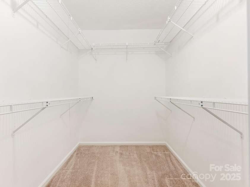 9701 Kent Village Drive, Charlotte, NC 28269.  MLS# CAR4309656, YatesRealty ID 22309. 2nd Flr, Primary WIC