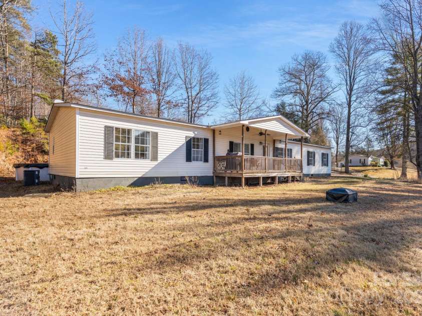 31 Grassy Hills Drive, Marion, NC 28752.  MLS# CAR4265404, YatesRealty ID 22311. 