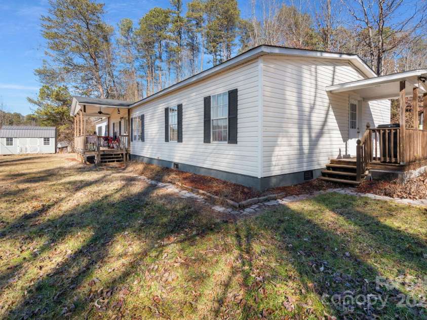 31 Grassy Hills Drive, Marion, NC 28752.  MLS# CAR4265404, YatesRealty ID 22311. 