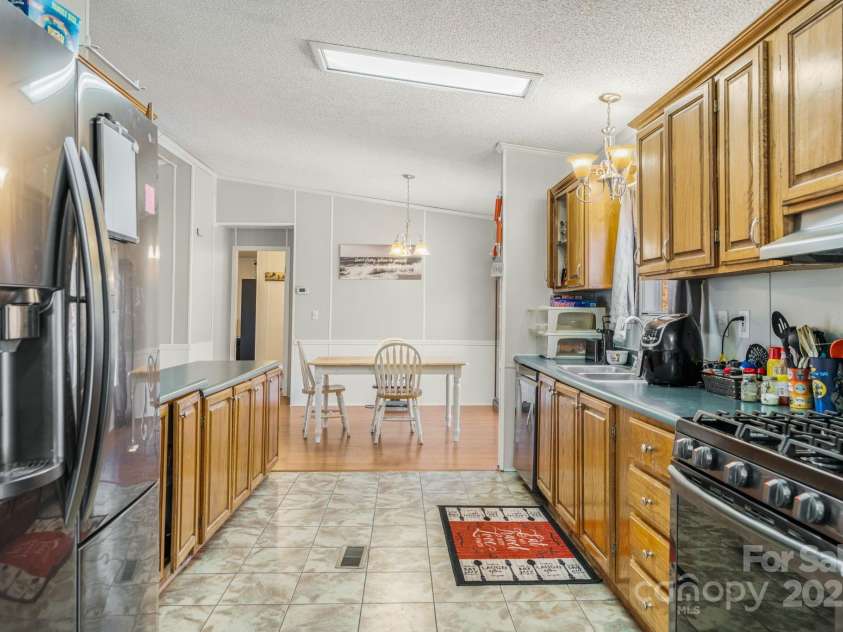 31 Grassy Hills Drive, Marion, NC 28752.  MLS# CAR4265404, YatesRealty ID 22311. 