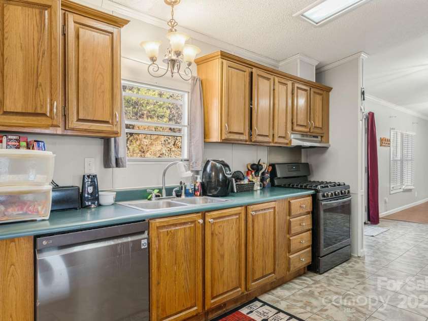 31 Grassy Hills Drive, Marion, NC 28752.  MLS# CAR4265404, YatesRealty ID 22311. 