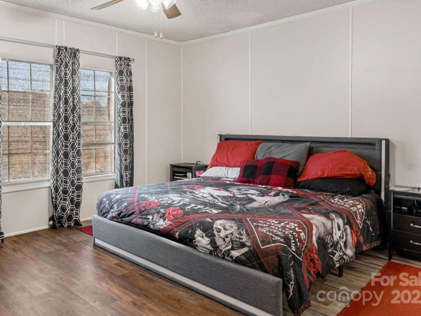 31 Grassy Hills Drive, Marion, NC 28752.  MLS# CAR4265404, YatesRealty ID 22311. 