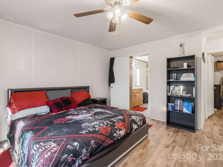 31 Grassy Hills Drive, Marion, NC 28752.  MLS# CAR4265404, YatesRealty ID 22311. 