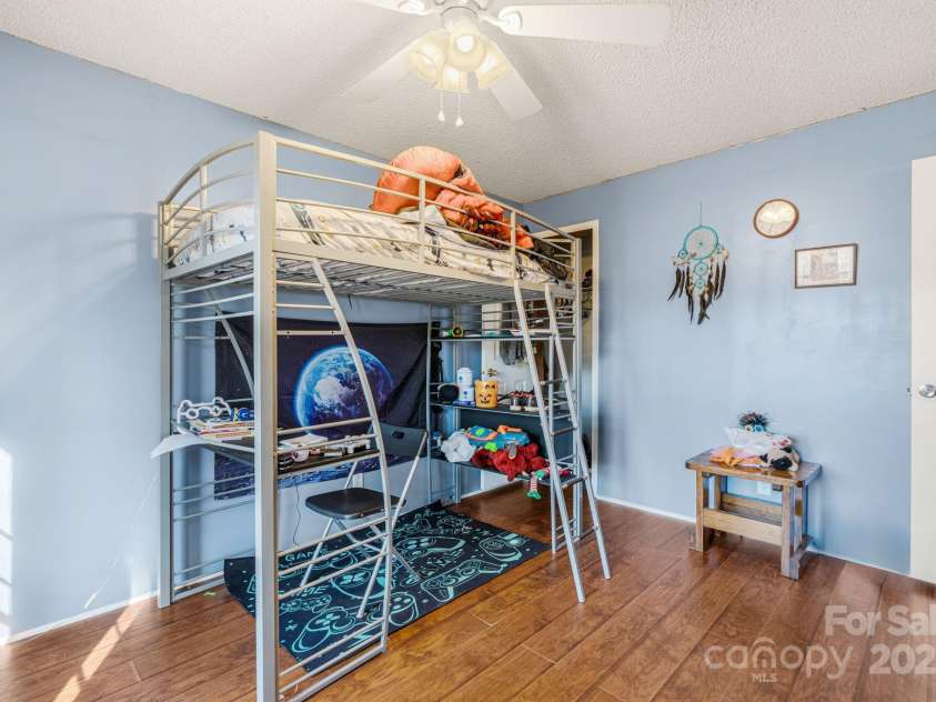 31 Grassy Hills Drive, Marion, NC 28752.  MLS# CAR4265404, YatesRealty ID 22311. 