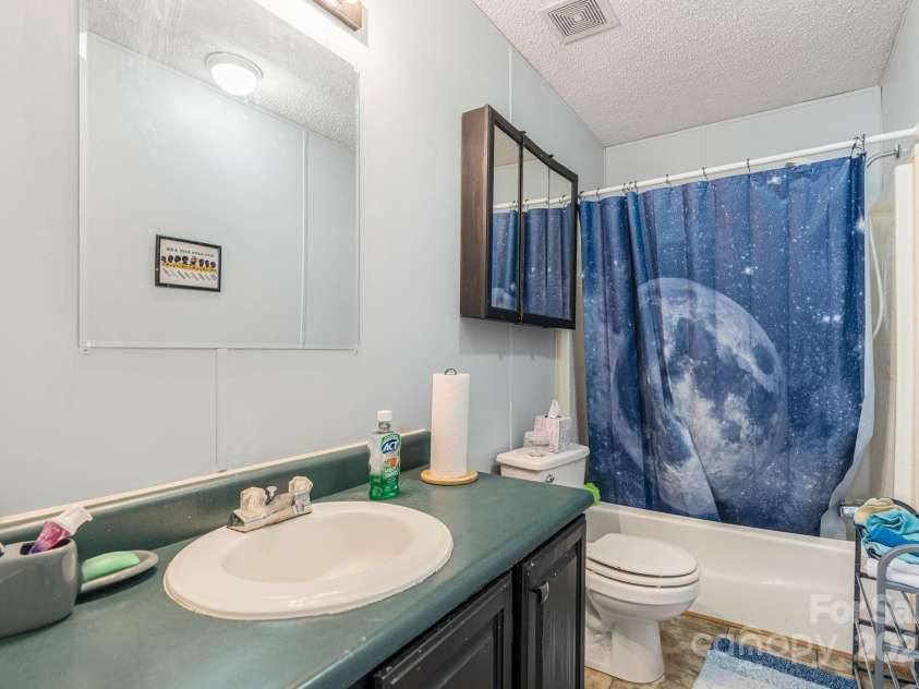 31 Grassy Hills Drive, Marion, NC 28752.  MLS# CAR4265404, YatesRealty ID 22311. 