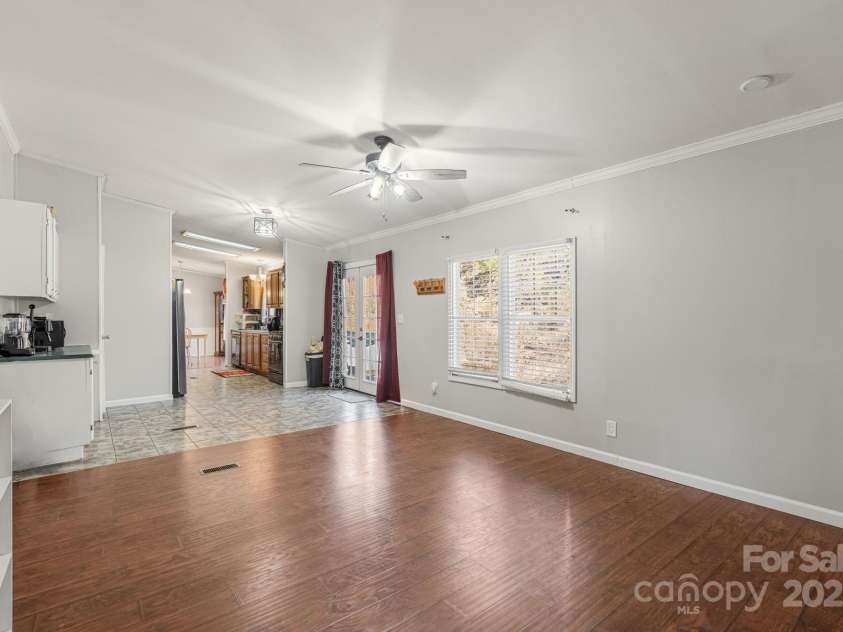 31 Grassy Hills Drive, Marion, NC 28752.  MLS# CAR4265404, YatesRealty ID 22311. 