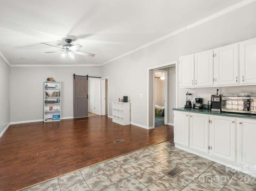 31 Grassy Hills Drive, Marion, NC 28752.  MLS# CAR4265404, YatesRealty ID 22311. 