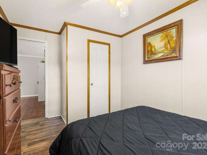 31 Grassy Hills Drive, Marion, NC 28752.  MLS# CAR4265404, YatesRealty ID 22311. 