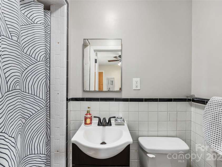 5710 Lander Benton Road, Unionville, NC 28110.  MLS# CAR4254913, YatesRealty ID 22313. En Suite Bathroom