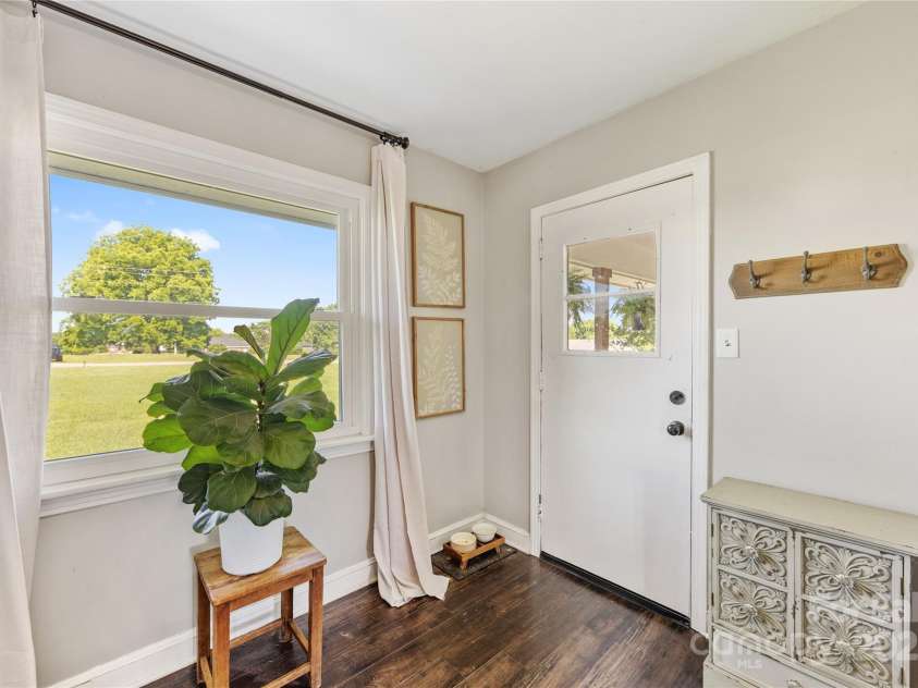 5710 Lander Benton Road, Unionville, NC 28110.  MLS# CAR4254913, YatesRealty ID 22313. Laundry/Entryway