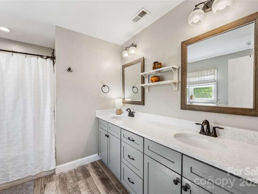 5710 Lander Benton Road, Unionville, NC 28110.  MLS# CAR4254913, YatesRealty ID 22313. Primary Bathroom