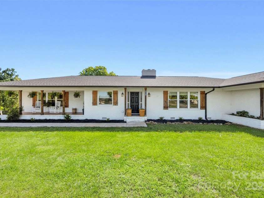 5710 Lander Benton Road, Unionville, NC 28110.  MLS# CAR4254913, YatesRealty ID 22313. Welcome Home to 5710 Lander Benton Rd