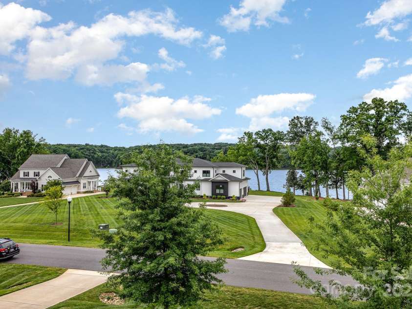 112 Shore Drive, Belmont, NC 28012.  MLS# CAR4258929, YatesRealty ID 22314. Front Balcony view