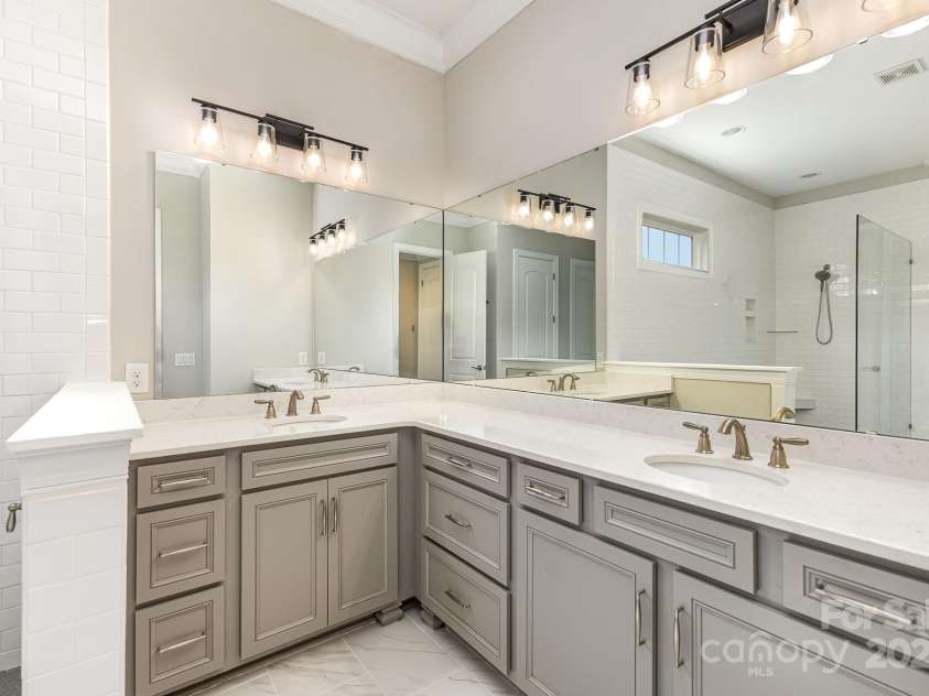 112 Shore Drive, Belmont, NC 28012.  MLS# CAR4258929, YatesRealty ID 22314. Primary vanity