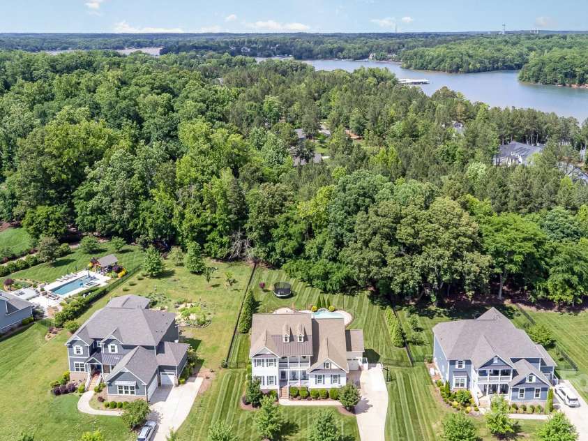 112 Shore Drive, Belmont, NC 28012.  MLS# CAR4258929, YatesRealty ID 22314. Private backyard