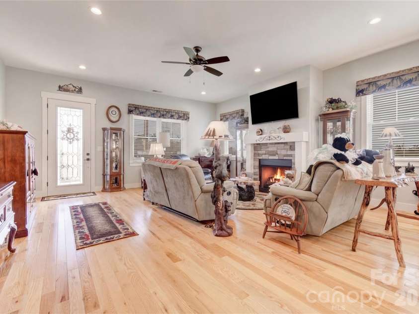 35 Cider Hill Lane, Hendersonville, NC 28792.  MLS# CAR4358432, YatesRealty ID 22314. 