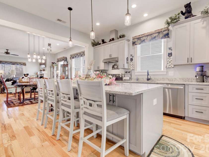 35 Cider Hill Lane, Hendersonville, NC 28792.  MLS# CAR4358432, YatesRealty ID 22314. 