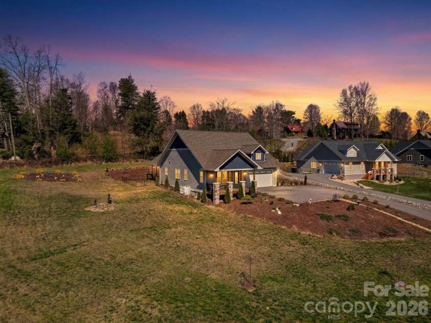35 Cider Hill Lane, Hendersonville, NC 28792.  MLS# CAR4358432, YatesRealty ID 22314. 