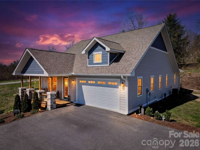 35 Cider Hill Lane, Hendersonville, NC 28792.  MLS# CAR4358432, YatesRealty ID 22314. 