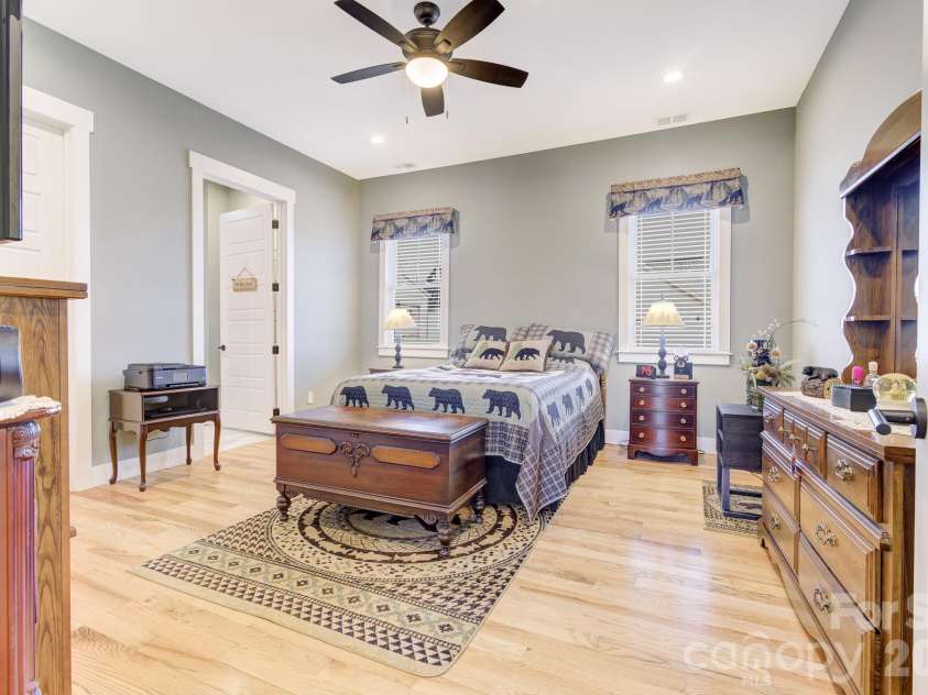 35 Cider Hill Lane, Hendersonville, NC 28792.  MLS# CAR4358432, YatesRealty ID 22314. 