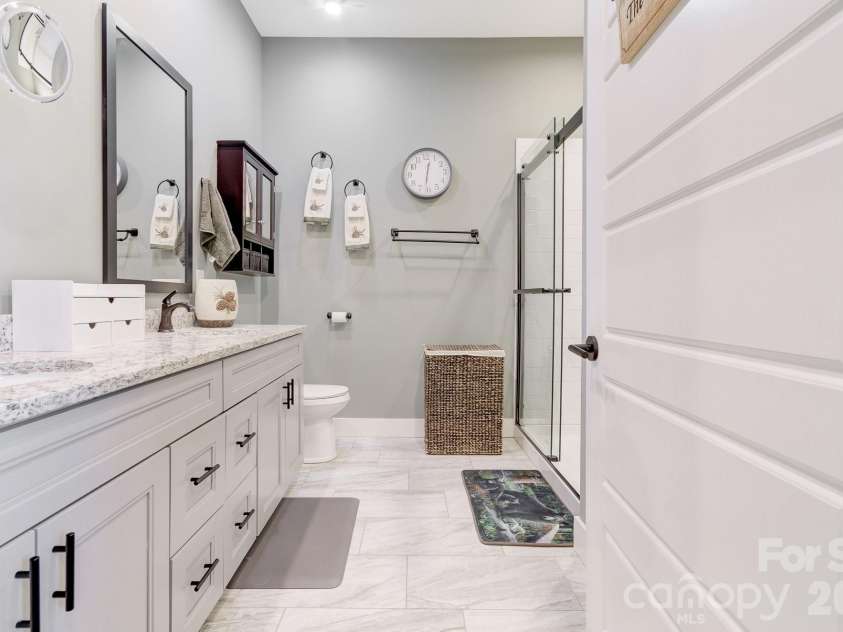 35 Cider Hill Lane, Hendersonville, NC 28792.  MLS# CAR4358432, YatesRealty ID 22314. 