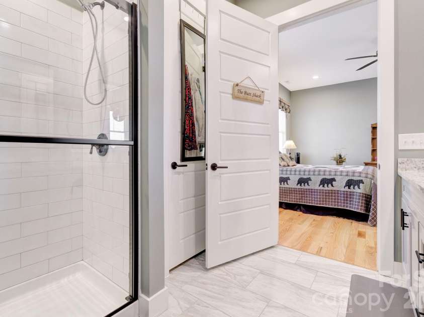 35 Cider Hill Lane, Hendersonville, NC 28792.  MLS# CAR4358432, YatesRealty ID 22314. 