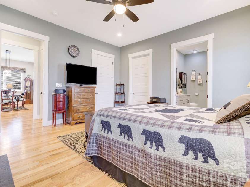 35 Cider Hill Lane, Hendersonville, NC 28792.  MLS# CAR4358432, YatesRealty ID 22314. 
