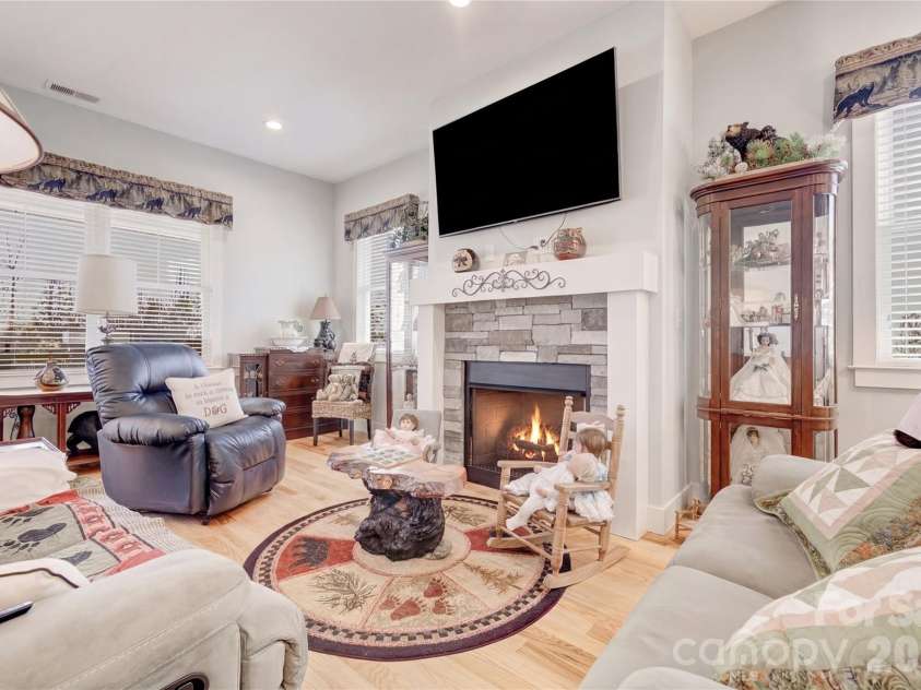 35 Cider Hill Lane, Hendersonville, NC 28792.  MLS# CAR4358432, YatesRealty ID 22314. 