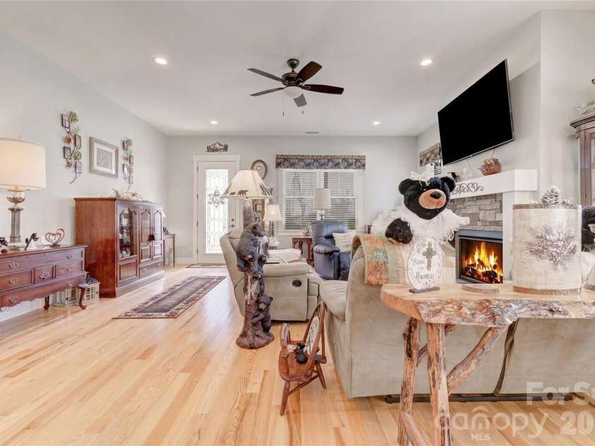 35 Cider Hill Lane, Hendersonville, NC 28792.  MLS# CAR4358432, YatesRealty ID 22314. 