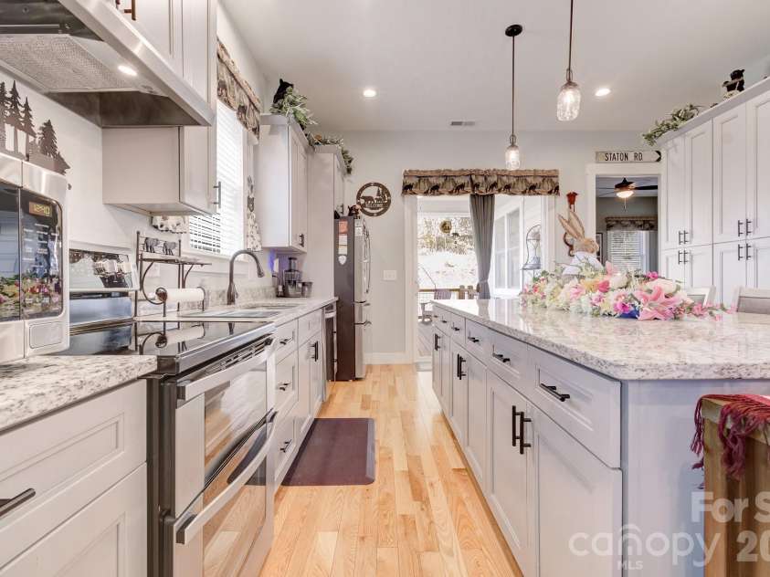 35 Cider Hill Lane, Hendersonville, NC 28792.  MLS# CAR4358432, YatesRealty ID 22314. 